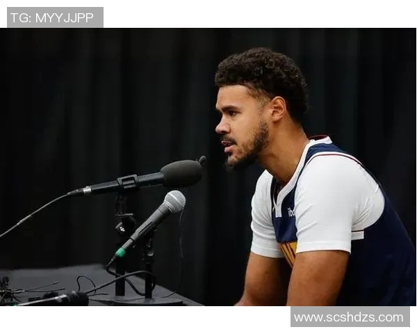 阿德尔曼批评C约翰逊放弃投篮以迎合球队风格的做法