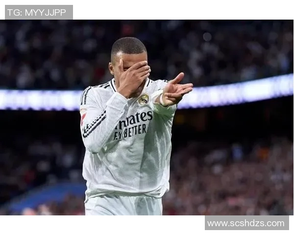 小姆巴佩绝平巴黎后模仿姆巴佩庆祝动作姆总在看台笑逐颜开