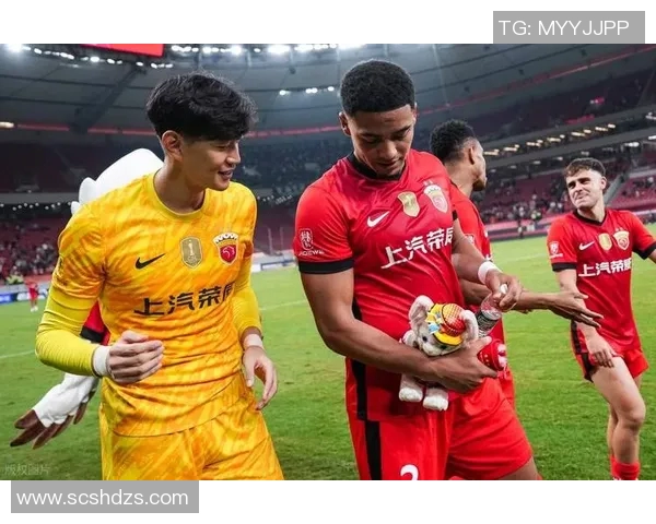 海港队只需末轮拿一分即可锁定中超三连冠优势明显前景乐观 海港队只需末轮拿一分即可锁定中超三连冠优势明显前景乐观