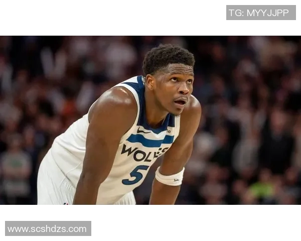 爱德华兹复出状态低迷半场仅得5分2助攻表现令人失望 爱德华兹复出状态低迷半场仅得5分2助攻表现令人失望