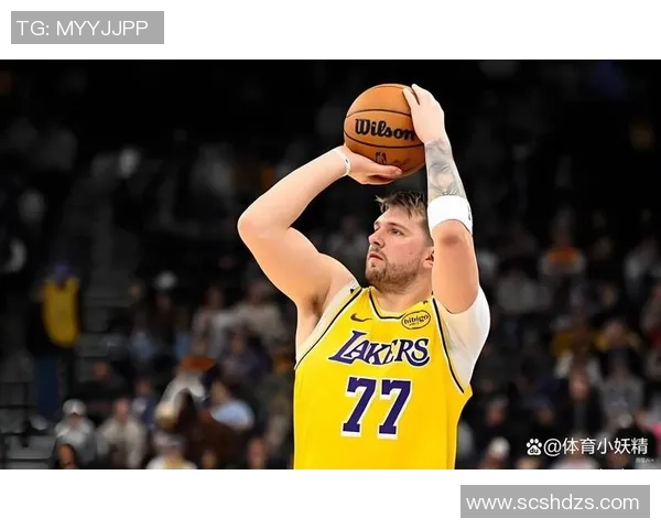 半场战报狄龙狂砍23分布克意外伤退太阳领先湖人14分东契奇27分老詹仅得4分