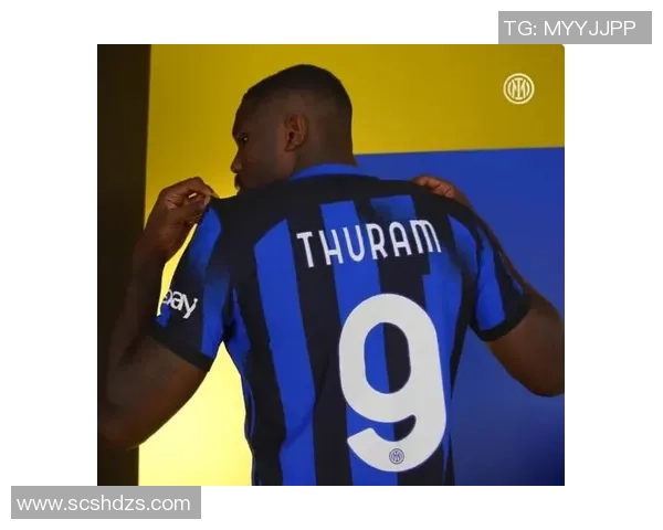 国米官方社交媒体分享图拉姆与阿德里亚诺合影瞬间前辈签名传承情怀 国米官方社交媒体分享图拉姆与阿德里亚诺合影瞬间前辈签名传承情怀