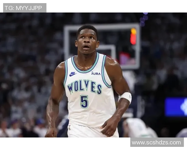 爱德华兹首节表现极端14分闪耀却伴随5次失误与1次技犯